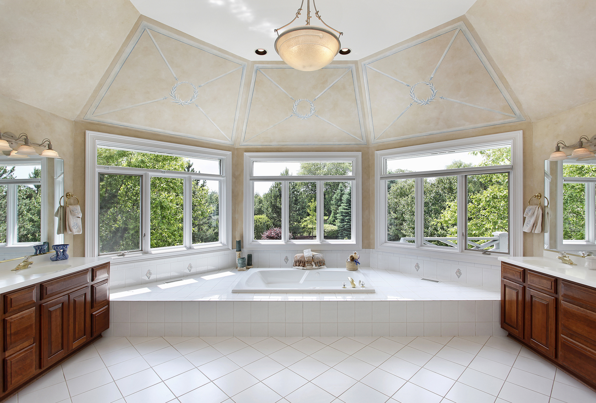 Luxury Master Room Bath Tub Area